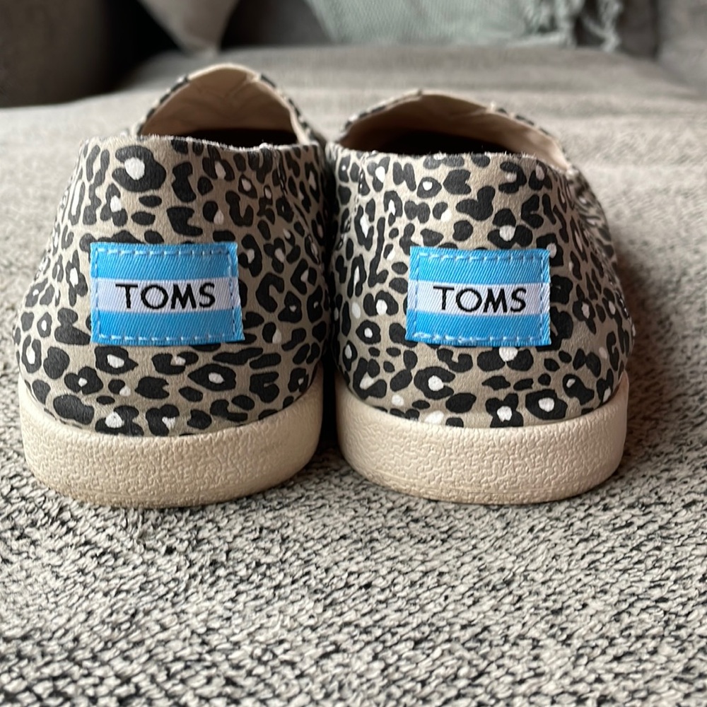 Toms